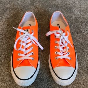 Women’s converse size 8